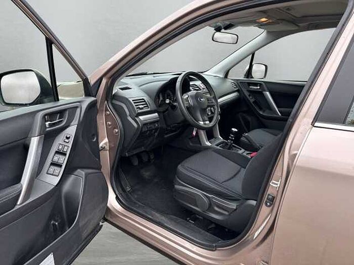 Subaru Forester Exclusive 2.0D *AHK*Pano*SHZ*Klima*WR*