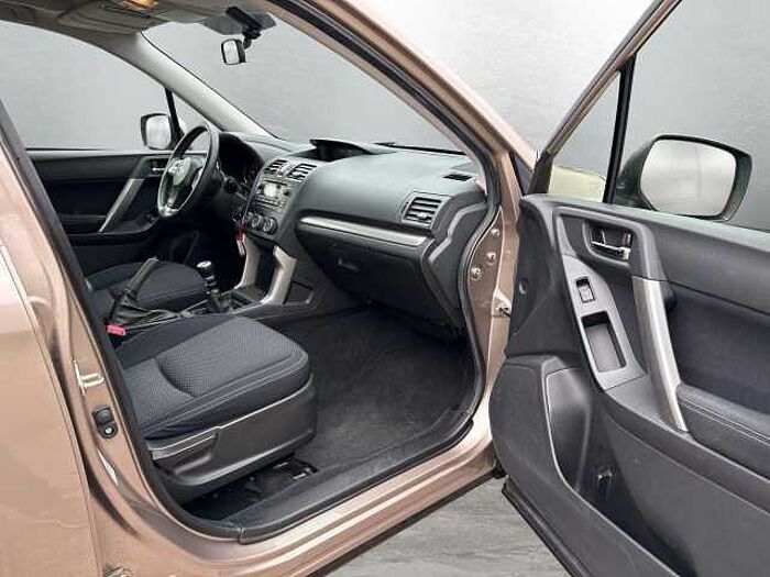 Subaru Forester Exclusive 2.0D *AHK*Pano*SHZ*Klima*WR*
