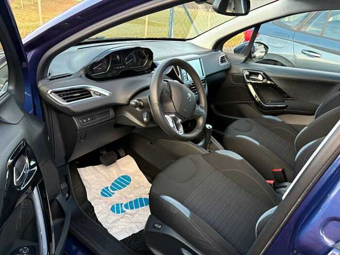 Peugeot 208 Allure Automatik +WR