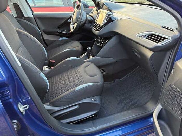 Peugeot 208 Allure Automatik +WR