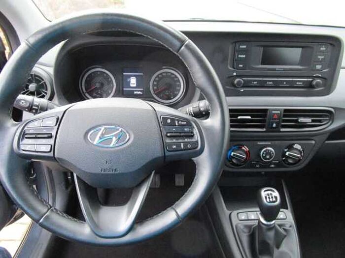 Hyundai i10 Select Sitzh: Lenkradhz, DAB, PDC, Tempomat