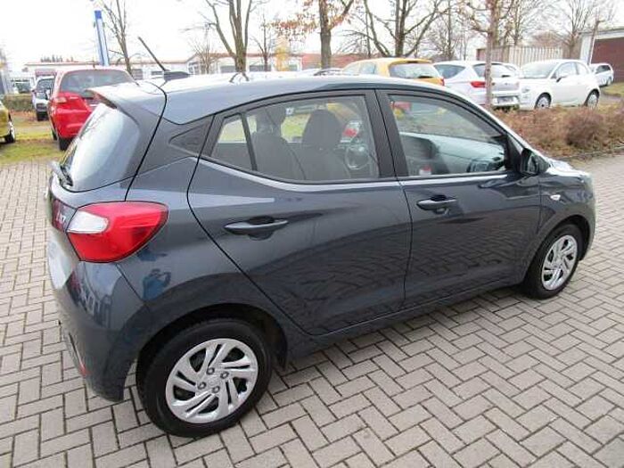 Hyundai i10 Select Sitzh: Lenkradhz, DAB, PDC, Tempomat