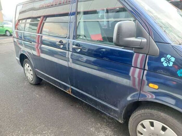 Volkswagen T5 Transporter Bus Shuttle