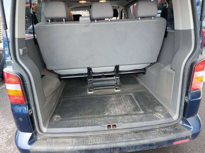 Volkswagen T5 Transporter Bus Shuttle