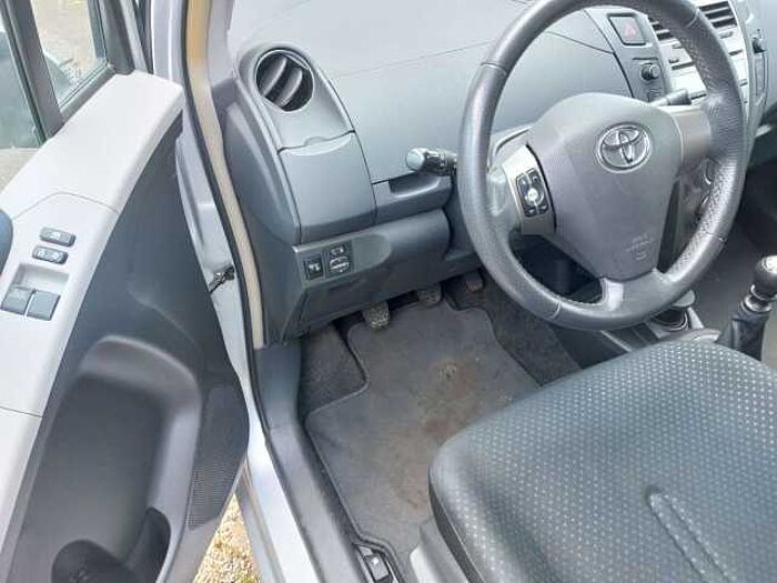 Toyota Yaris 1,33-l-Dual-VVT-i Executive