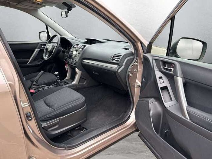 Subaru Forester Exclusive 2.0D *AHK*Pano*SHZ*Klima*WR*